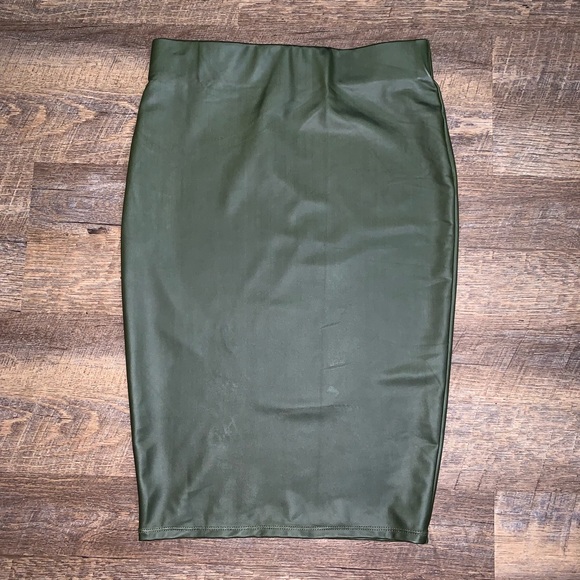Revamped | Faux Leather Dark Green Skirt - Picture 2 of 6